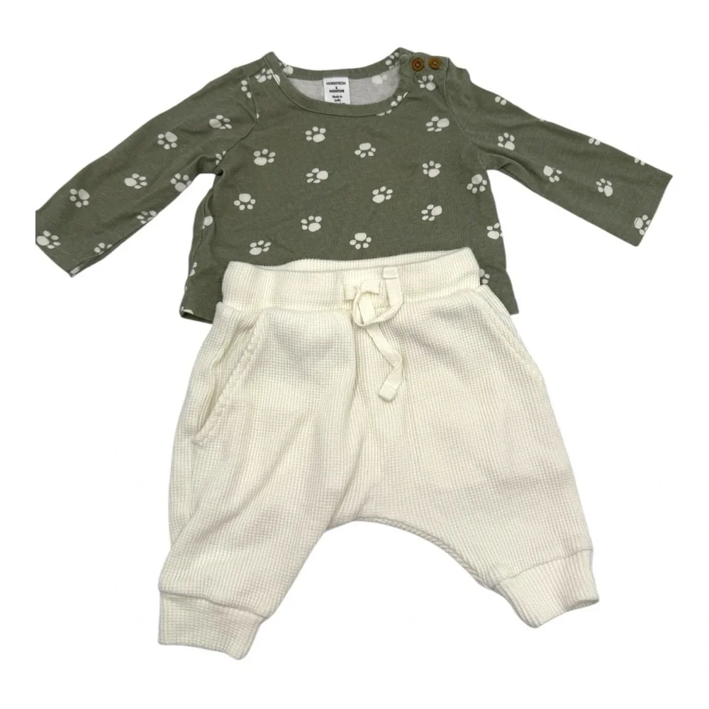 Nordstrom Green Paw Print Baby Neutral Top and Cream Pants Matching Set
